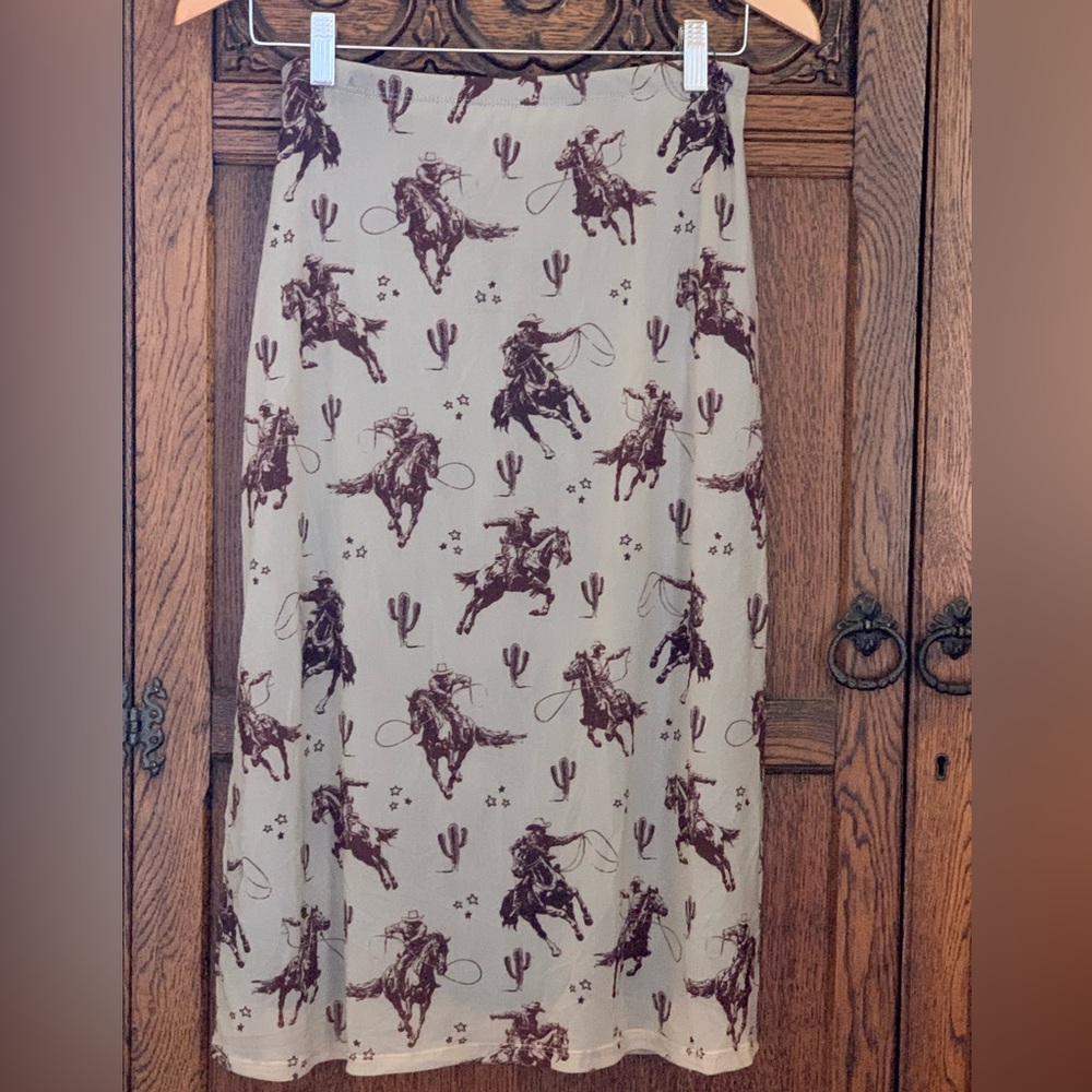Rodeo Quincy Wild Western Skirt NWT
Size small